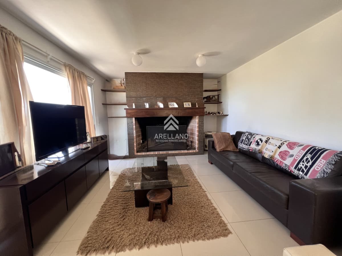 Casa ID.6120 - Venta Casa de diseño moderno, a pasos del mar; 3 dormitorios