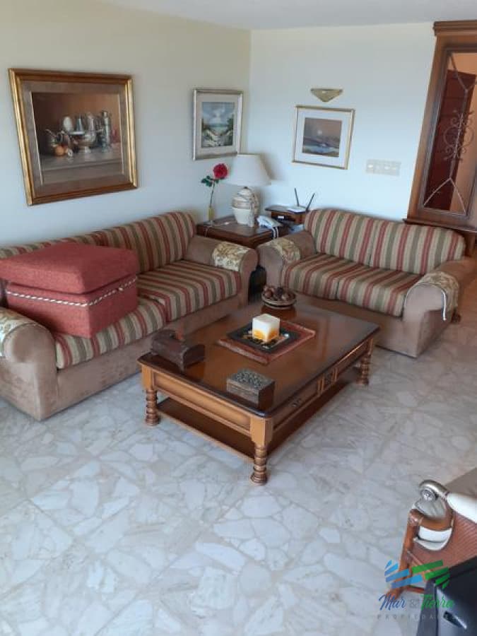 Apartamento en venta ubicado en primera línea al mar y en paradas de la mansa de Punta del Este.