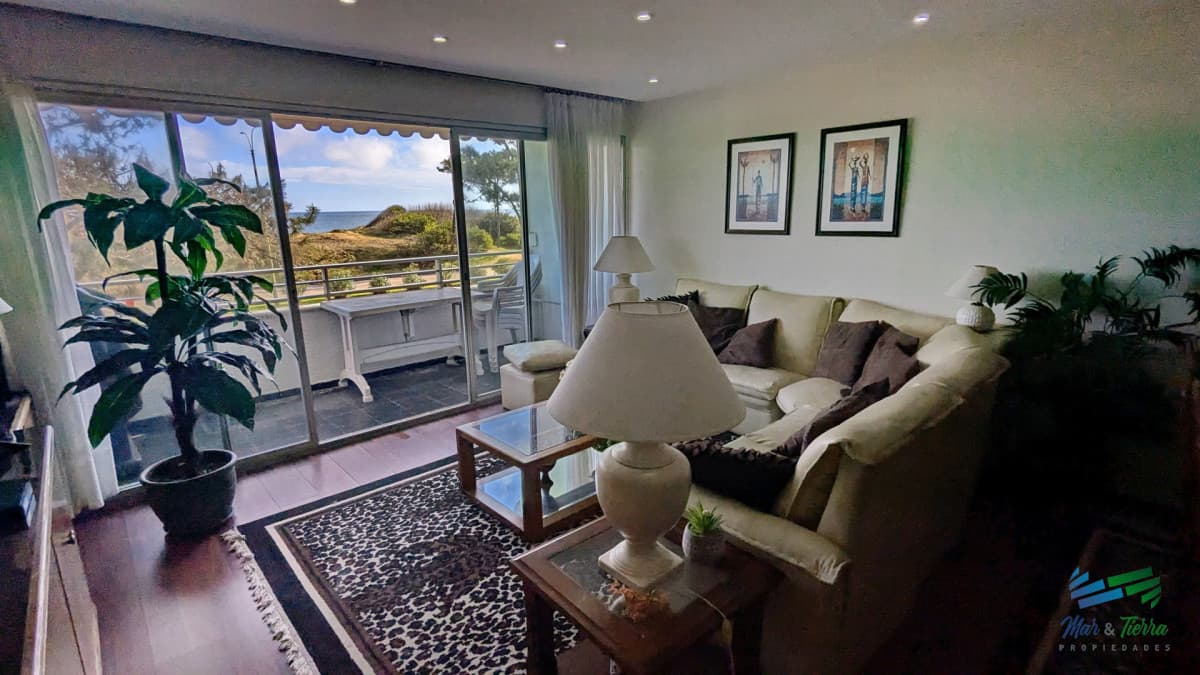 Venta de apartamento 3 dormitorios en primera línea sobre playa Mansa