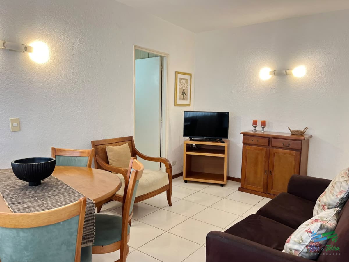 Alquiler de Verano: Cómodo Apartamento de 2 Dormitorios a Pasos del Puerto de Punta del Este