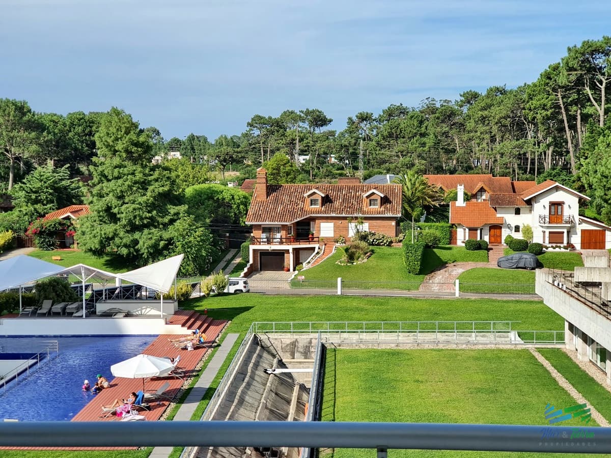 Vendo apartamento equipado de 1 dormitorio en Edif. Greenlife, Roosevelt, Punta del Este