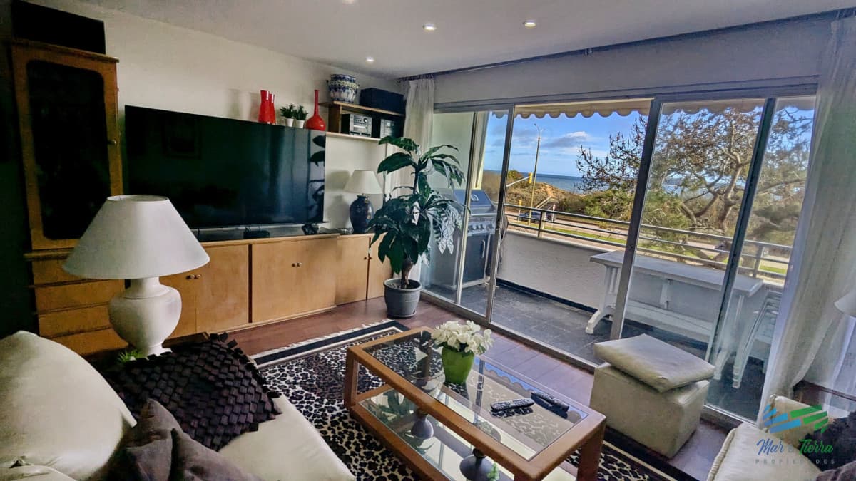 Venta de apartamento 3 dormitorios en primera línea sobre playa Mansa