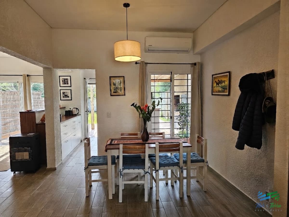 ALQUILER DE VERANO EN PUNTA DEL ESTE: EXCELENTE CASA DE 3 DORMITORIOS CON PISCINA CLIMATIZADA!