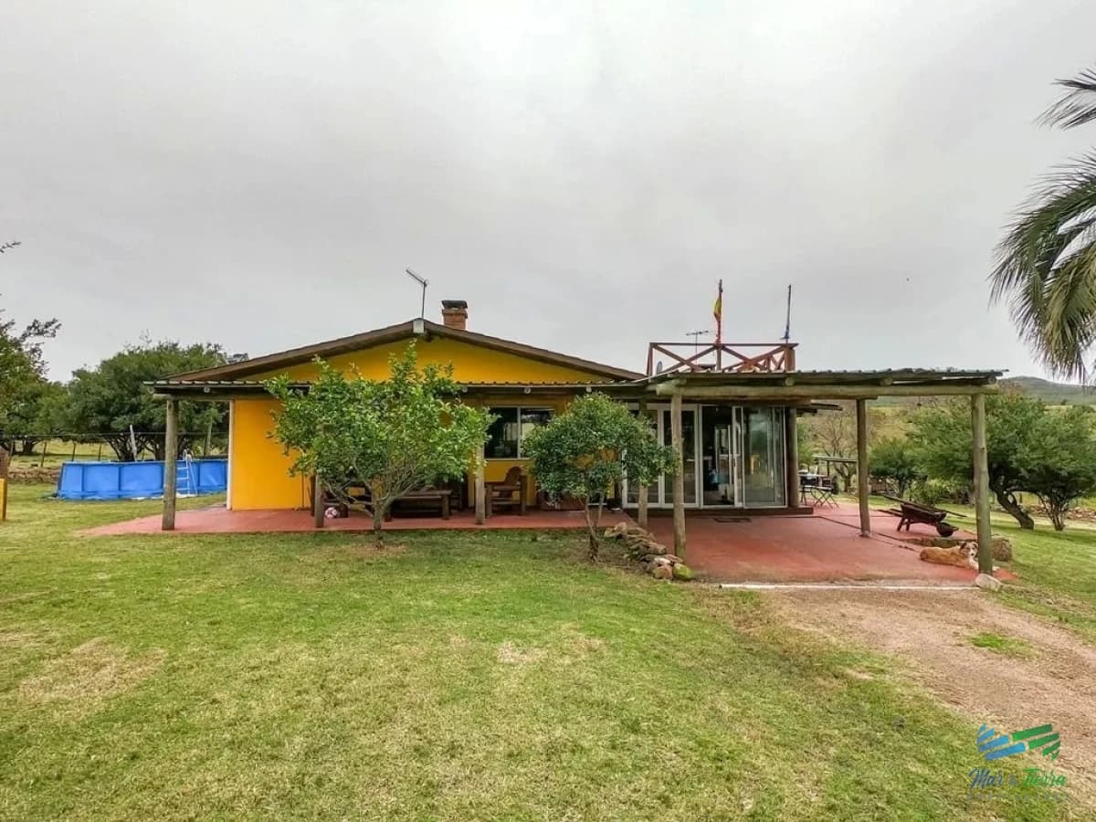 Bajo de Precio !!! Casa de campo en serio, son 5 hectáreas de paz, tranquilidad y muy bien ubicada ! Fianciado hasta 6 años o Permuta chica !