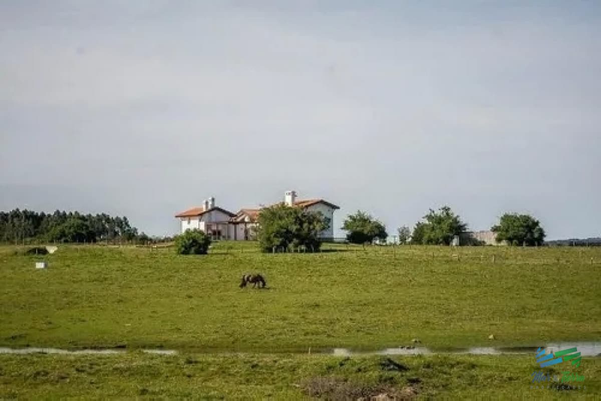 Excepcional Casa de campo, Ideal para vivir todo el año, costa de arroyo y a 30 minutos de Punta