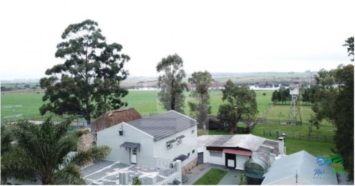 108 Has en venta a portera cerrada, Única por ubicación y mejoras, establecimiento completo !