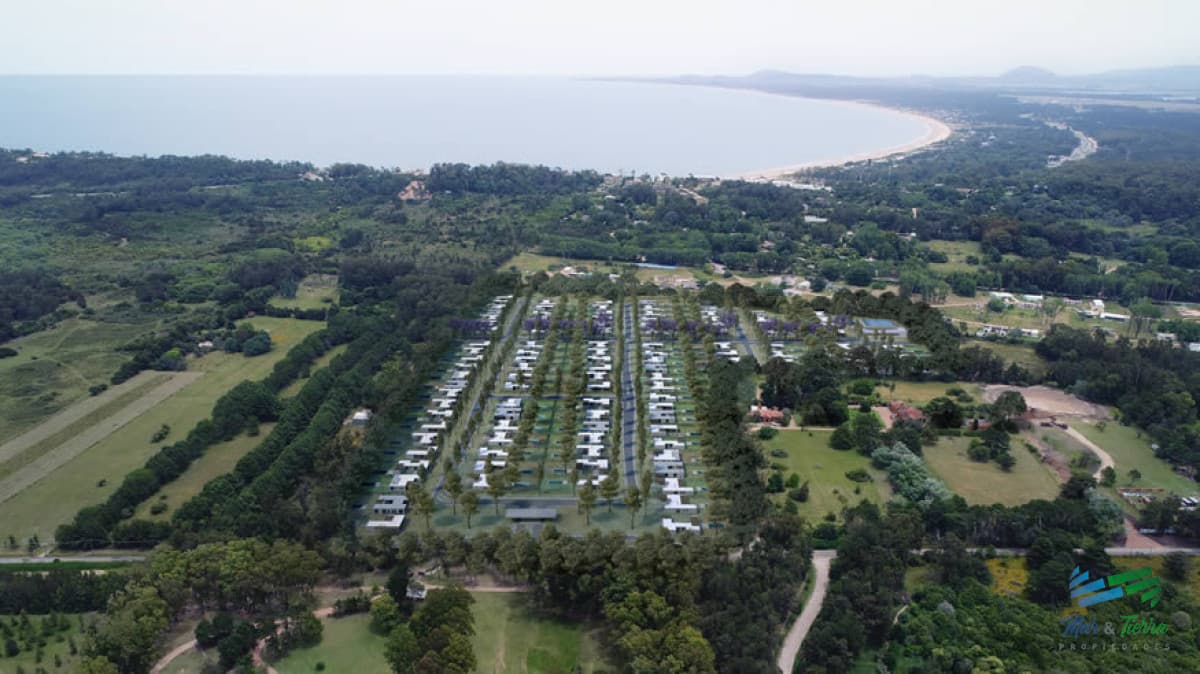 En venta terreno en Barrio Privado La Jacinta, zona Piedras del Chileno, Punta del Este. FINANCIA!!!