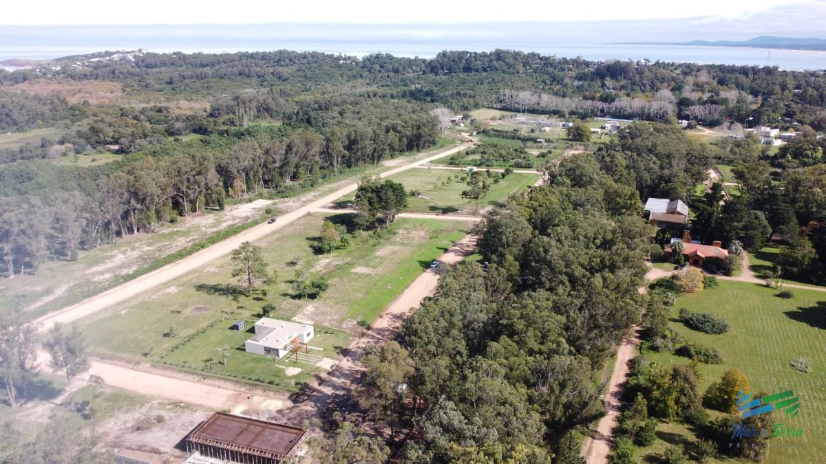 En venta terreno en Barrio Privado La Jacinta, zona Piedras del Chileno, Punta del Este. FINANCIA!!!