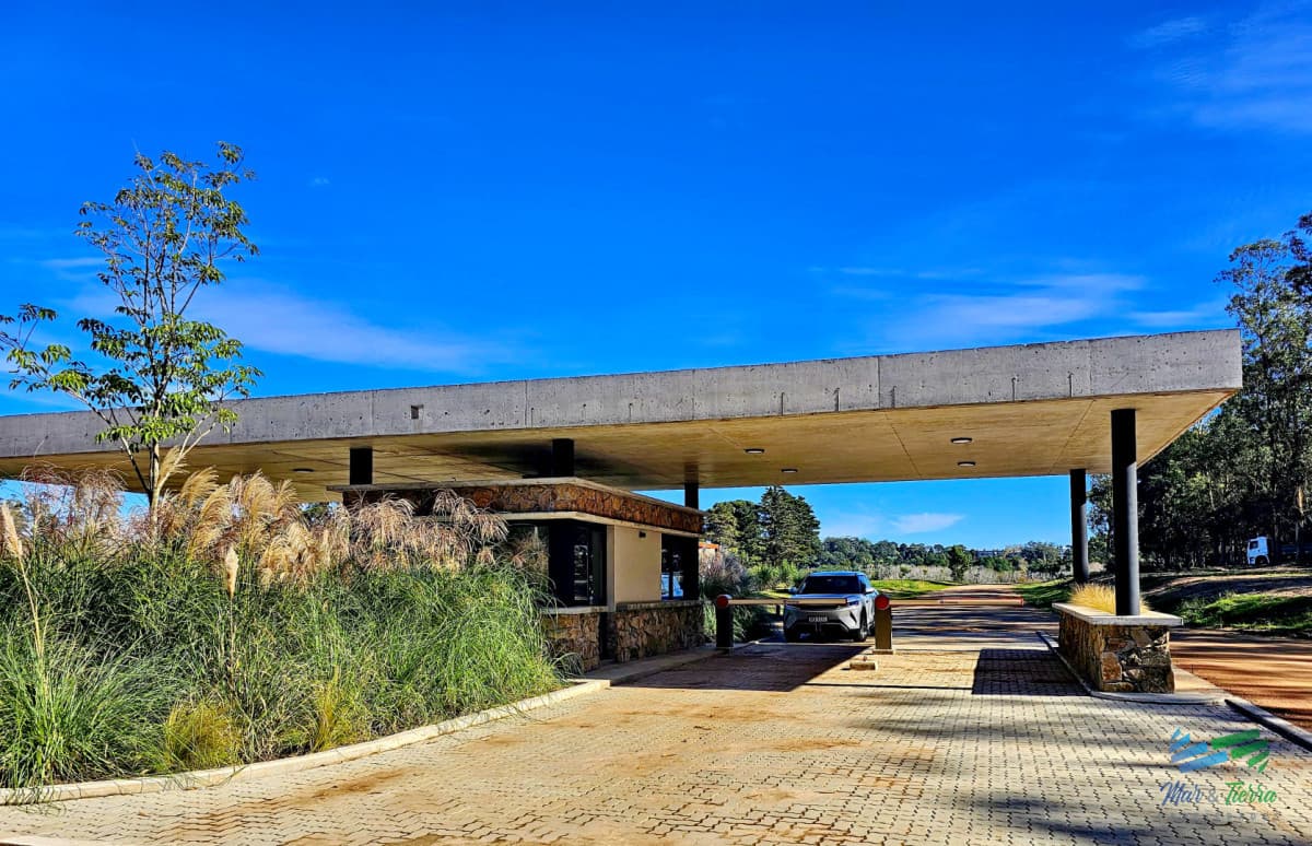 En venta terreno en Barrio Privado La Jacinta, zona Piedras del Chileno, Punta del Este. FINANCIA!!!