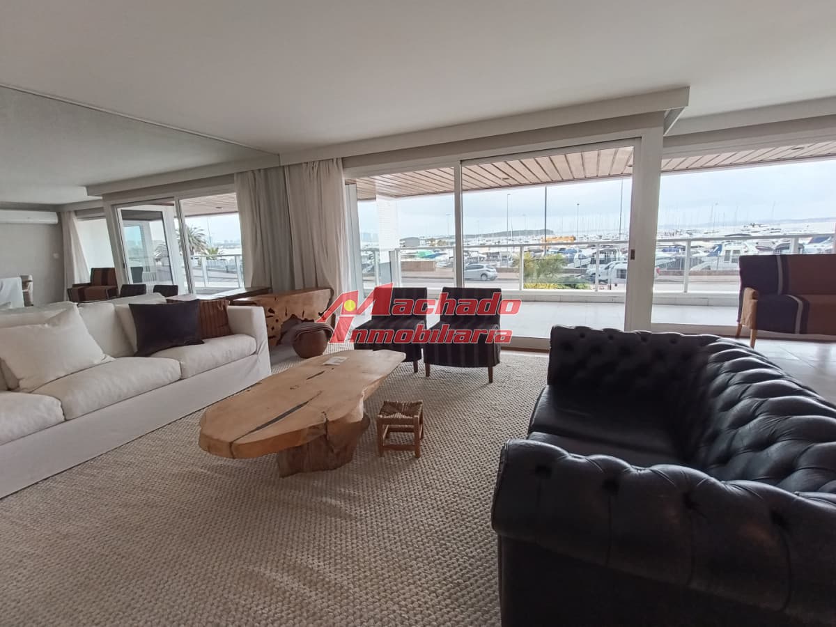 Apartamento frente al Puerto en Península, Punta del Este
