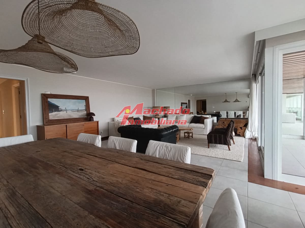 Apartamento frente al Puerto en Península, Punta del Este