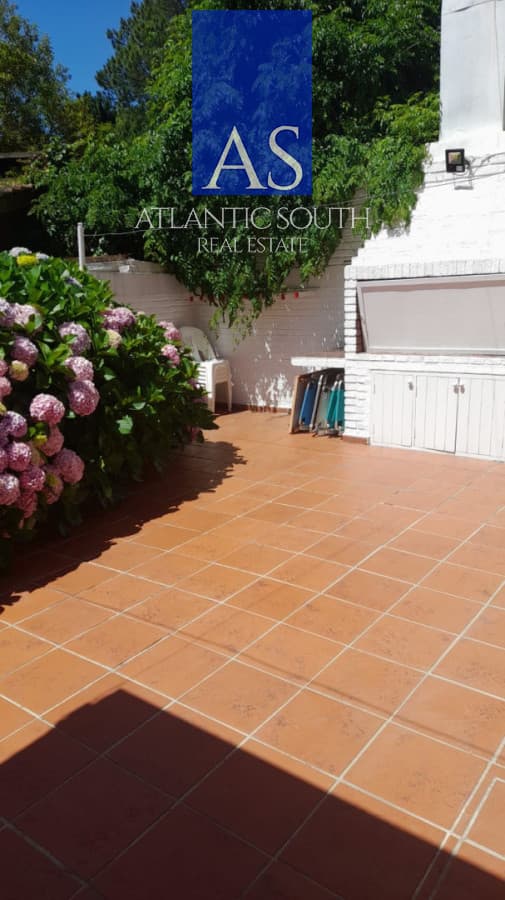 Casa 5 dormitorios a metros del mar Playa Mansa Punta del Este