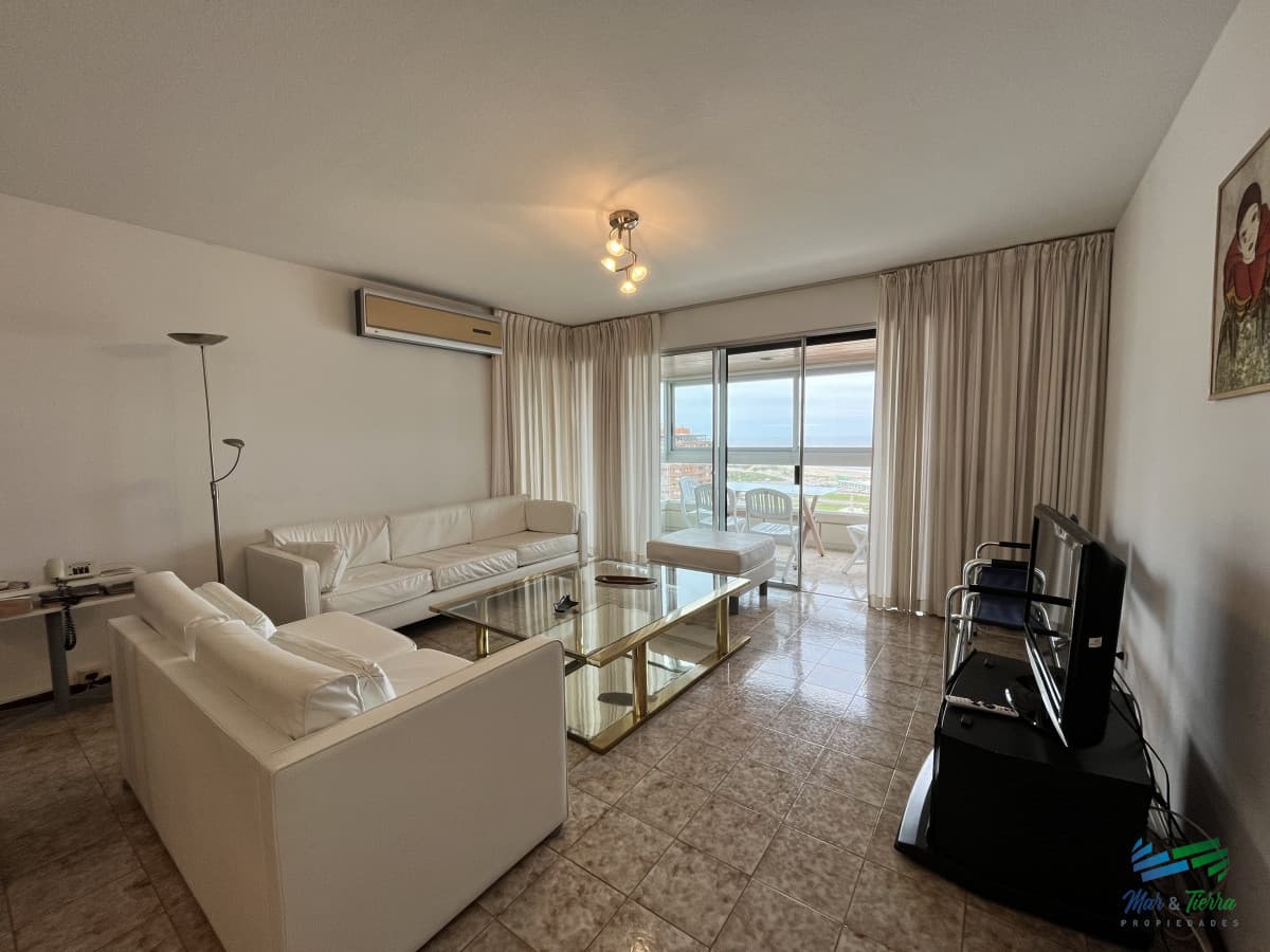 En venta apartamento 3 dormitorios 2 baños en Punta del Este