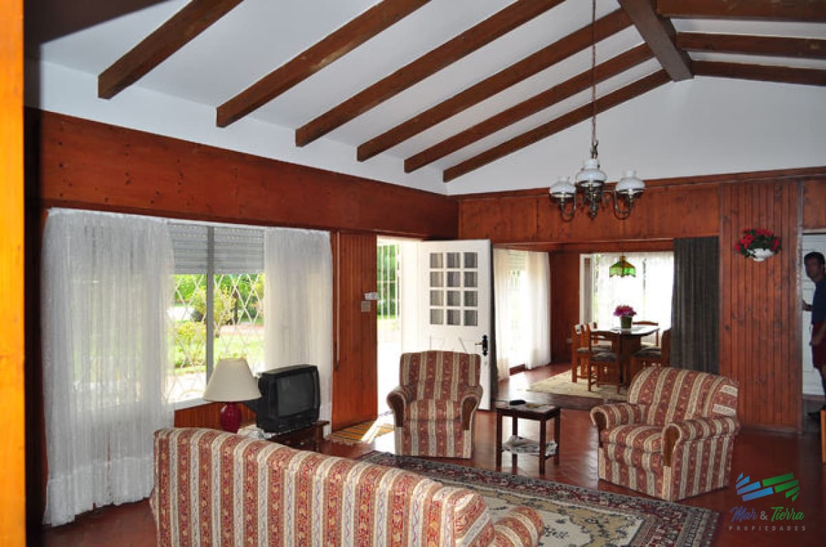 En venta Casa 3 dormitorios con buen terreno en Cantegril, Punta del Este