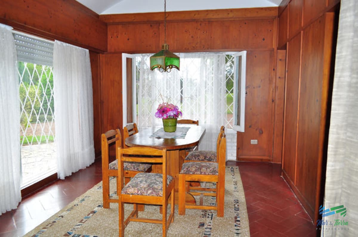 En venta Casa 3 dormitorios con buen terreno en Cantegril, Punta del Este