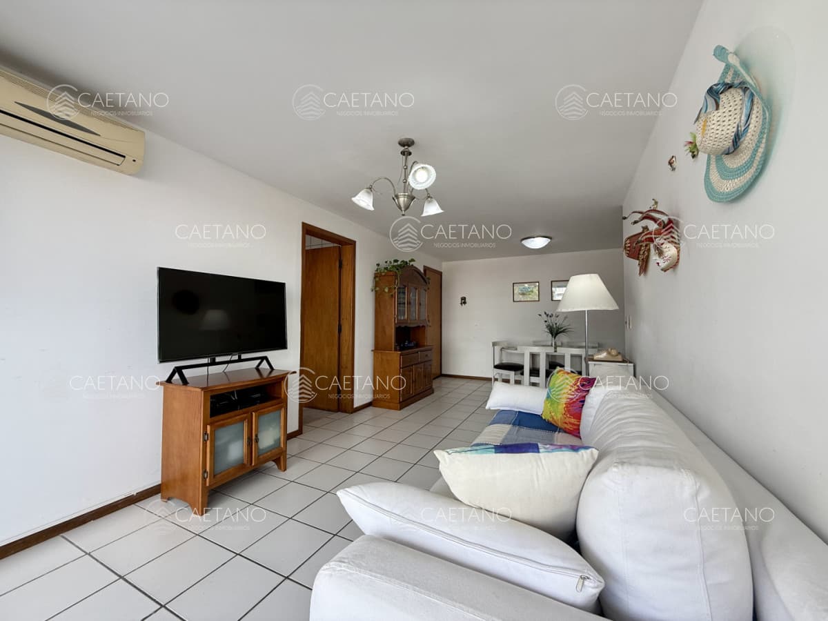 Venta apartamento 2 dormitorios. Playa mansa, Punta del Este.