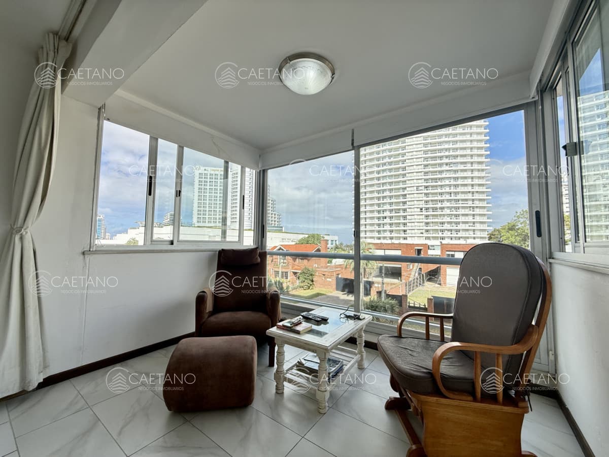 Venta apartamento 2 dormitorios. Playa mansa, Punta del Este.