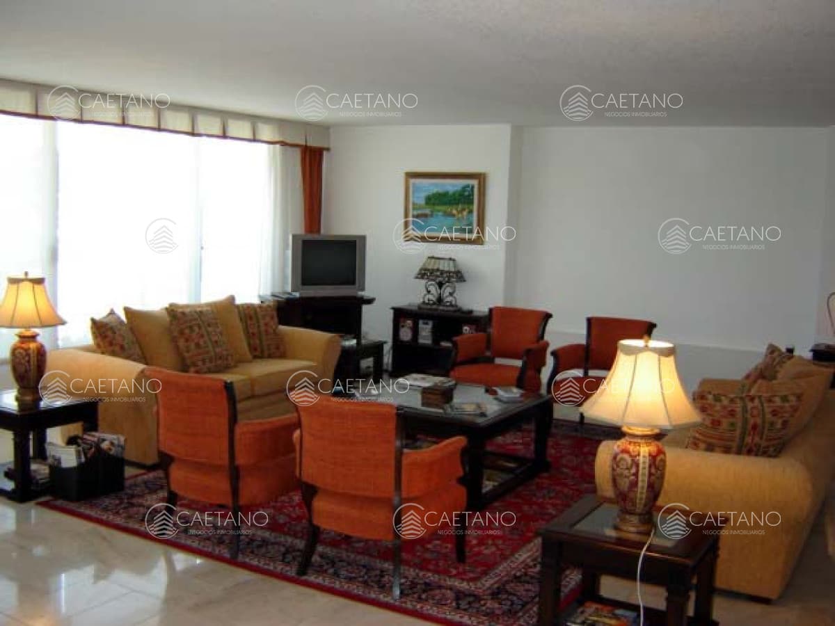 Venta apartamento 3 dormitorios más dependencia. Playa mansa, Punta del Este.