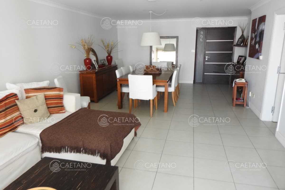 Venta apartamento 3 dormitorios. Playa brava, Punta del Este
