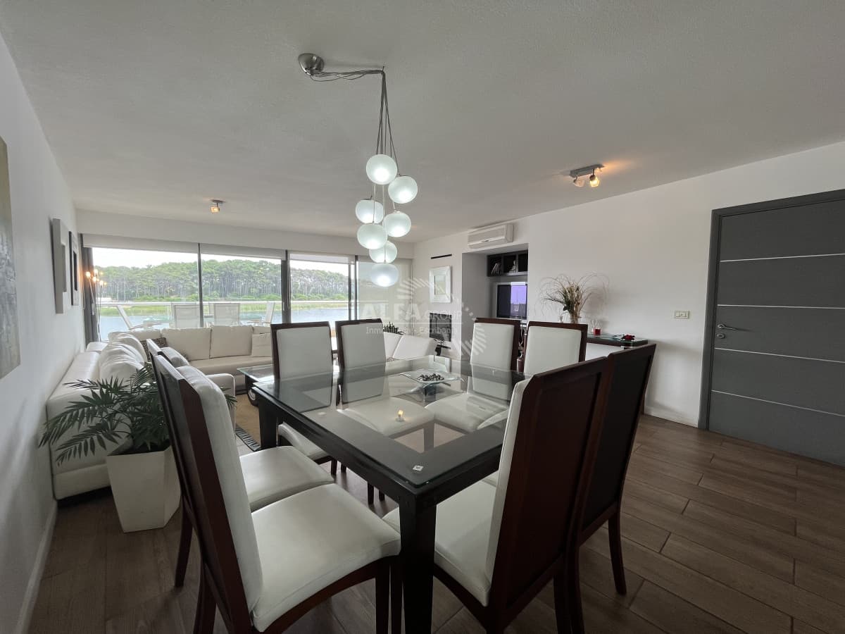 Apartamento en venta de 3 dormitorios, con excelentes vistas !!