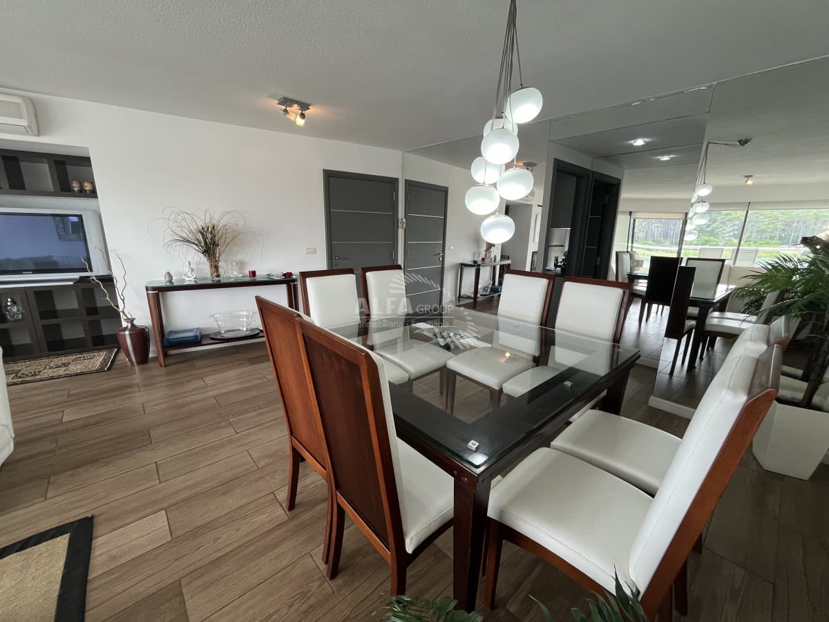 Apartamento en venta de 3 dormitorios, con excelentes vistas !!