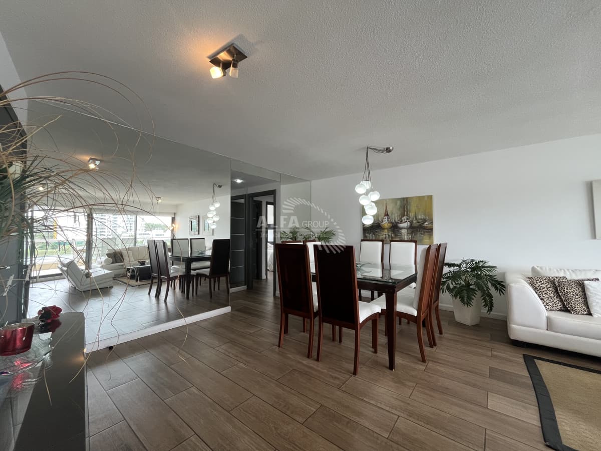 Apartamento en venta de 3 dormitorios, con excelentes vistas !!