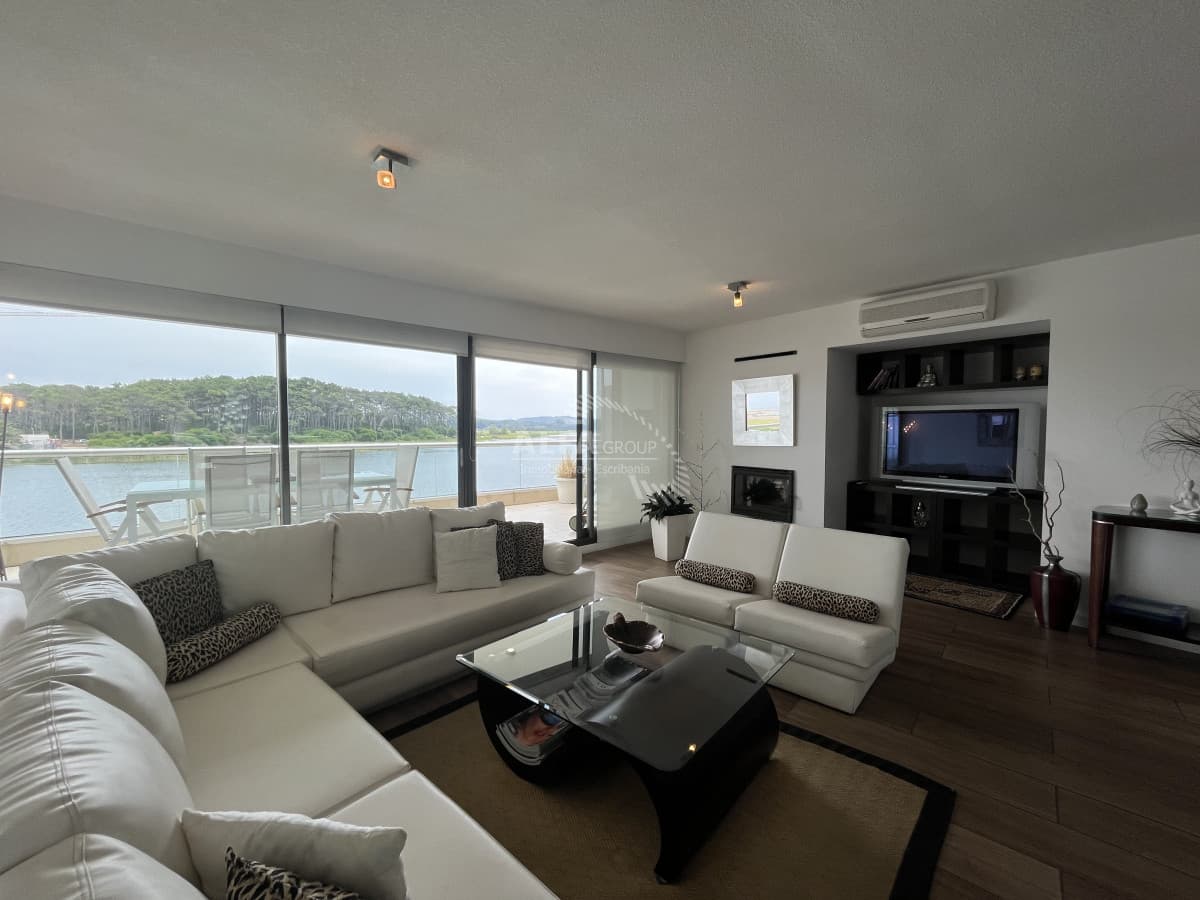 Apartamento en venta de 3 dormitorios, con excelentes vistas !!