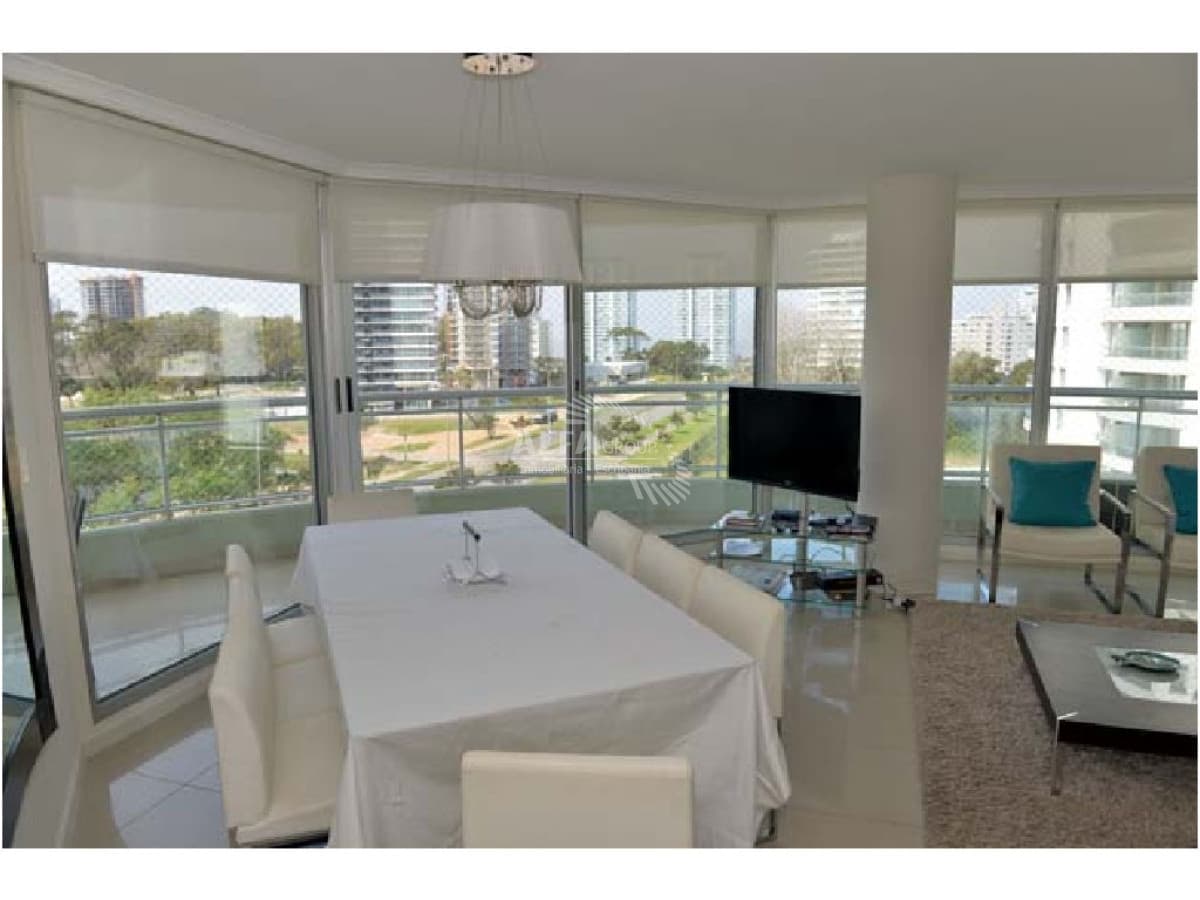 APARTAMENTO CON EXCELENTES SERVICIOS