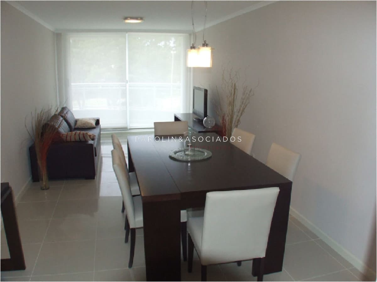 Apartamento en venta de 2 dormitorios en Ocean Drive, Punta del Este.