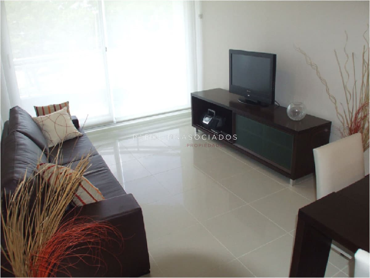 Apartamento en venta de 2 dormitorios en Ocean Drive, Punta del Este.