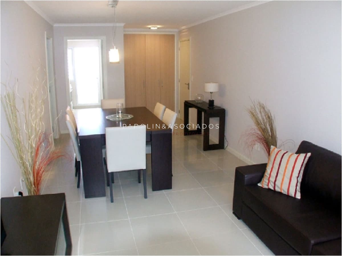 Apartamento en venta de 2 dormitorios en Ocean Drive, Punta del Este.