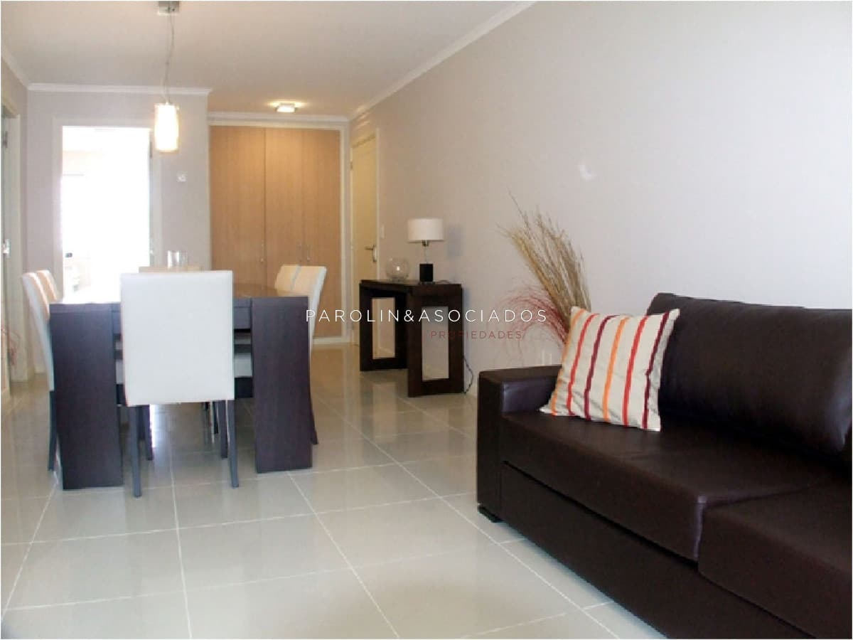 Apartamento en venta de 2 dormitorios en Ocean Drive, Punta del Este.