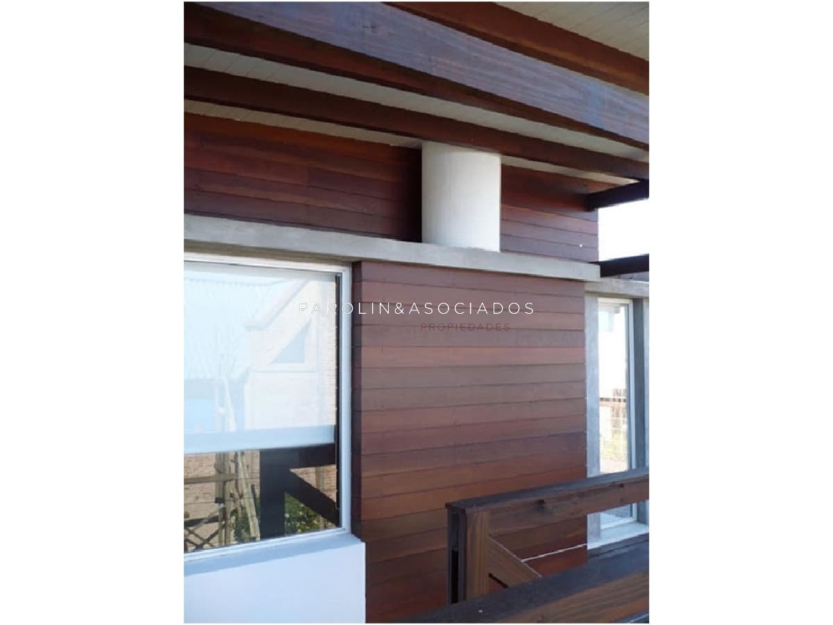 Hermosa casa en venta con piscina en Punta del Este.