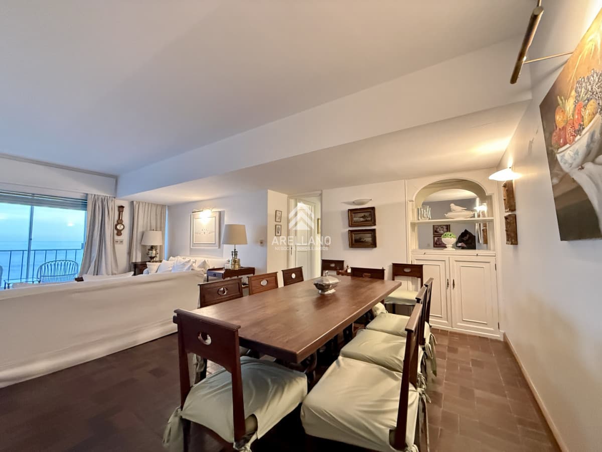 Apartamento ID.3168 - Venta apartamento 3 dormitorios y dependencia Brava