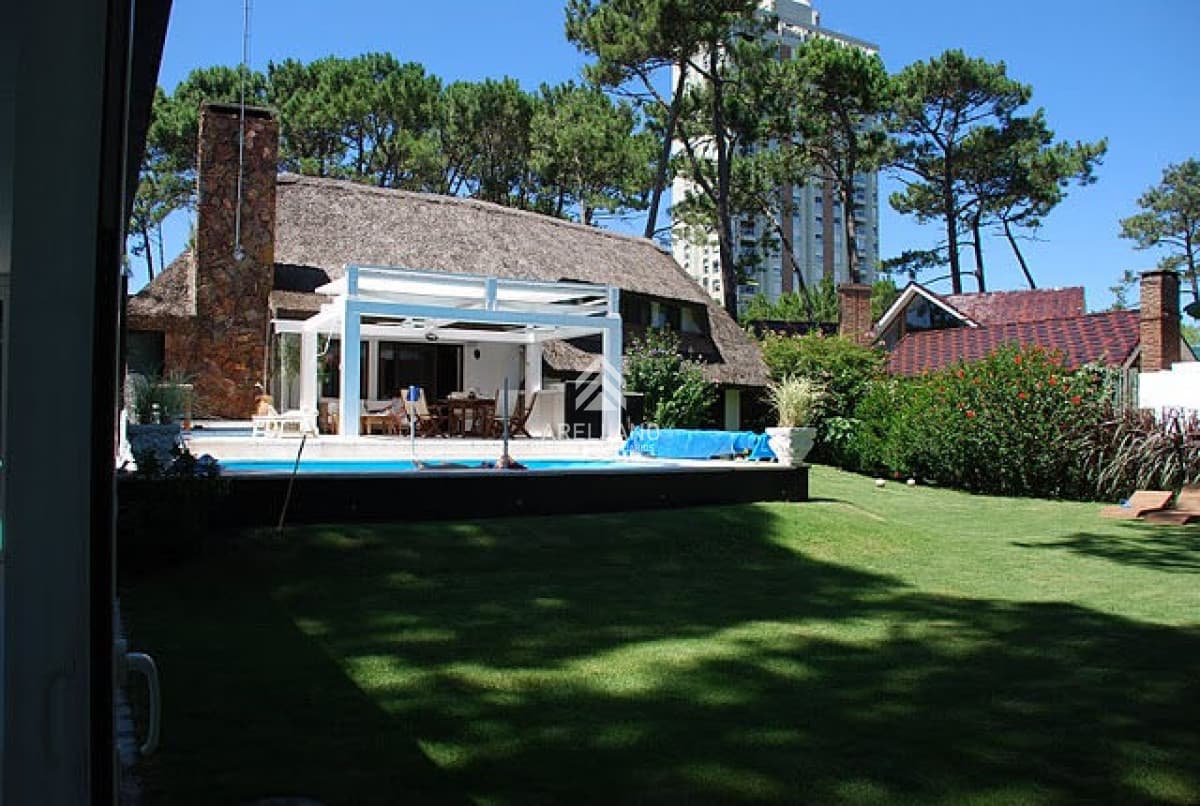 Casa ID.3857 - Venta casa 5 dormitorios Lugano