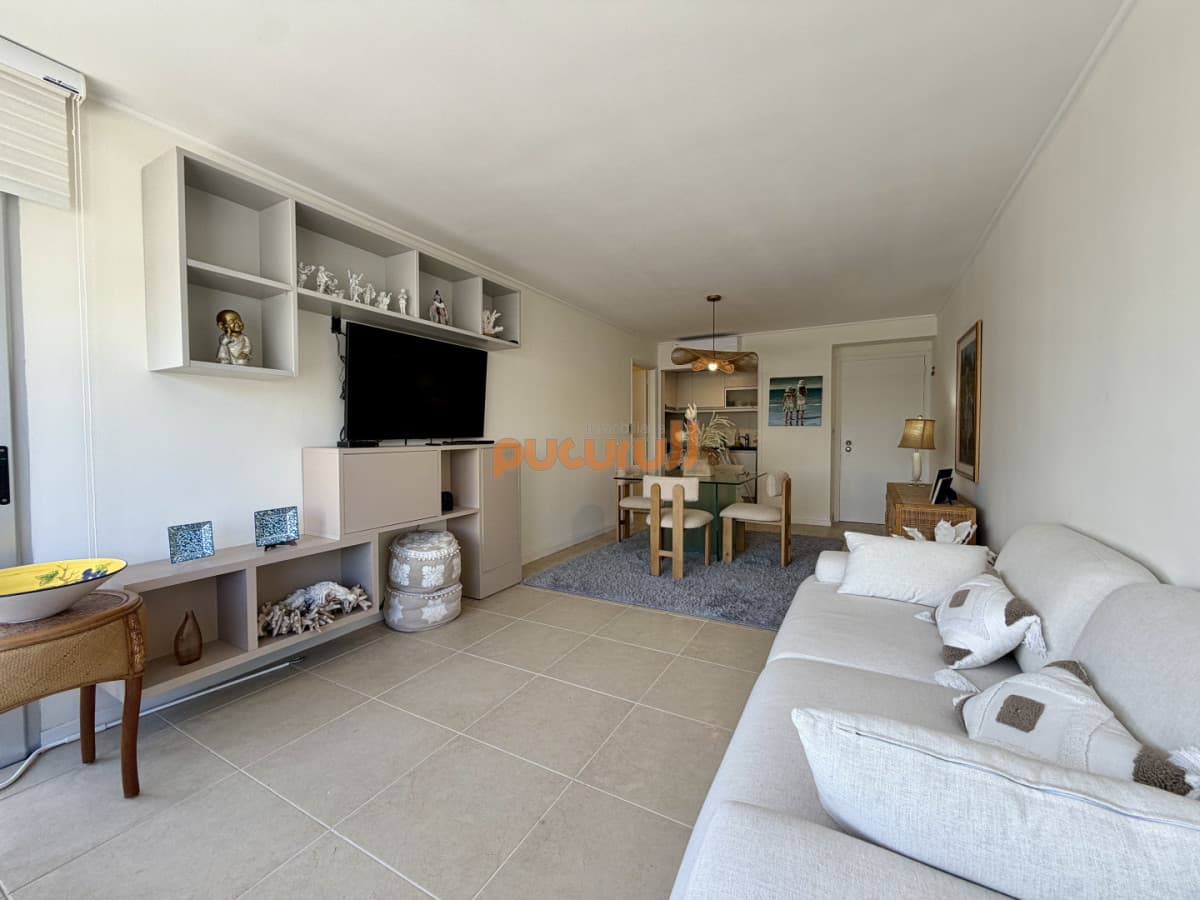Apartamento de 2 dormitorios con garage en la Península, Punta del Este
