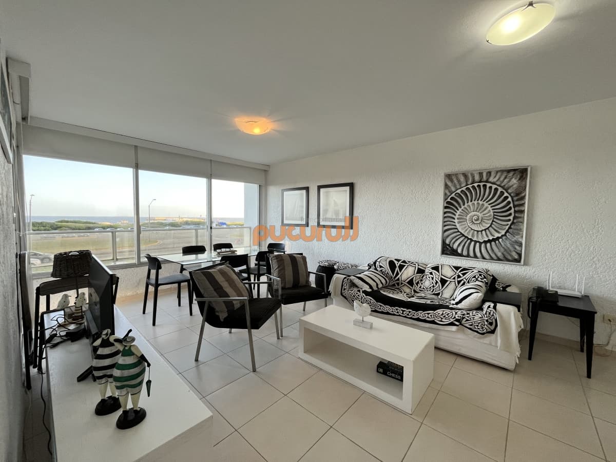 Apartamento en venta - 2 dormitorios + ½ | 2 baños | cochera techada