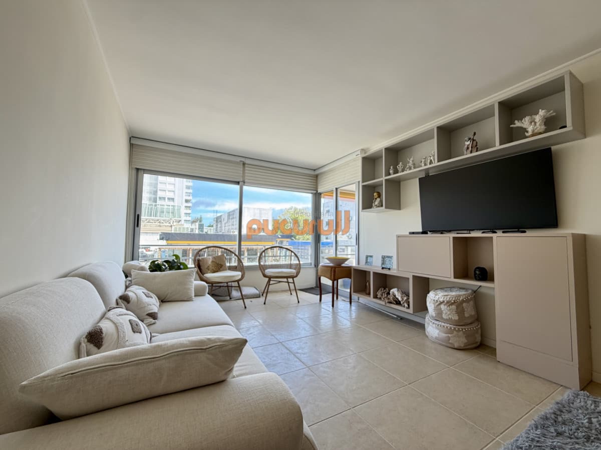 Apartamento de 2 dormitorios con garage en la Península, Punta del Este