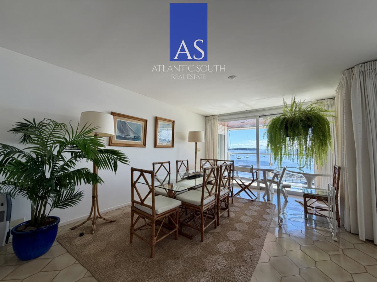 Planta de categroría en Península vista al mar 3 dormitorios Punta del Este