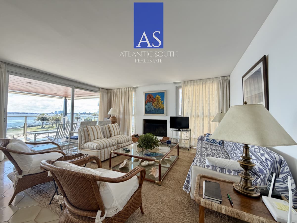 Planta de categroría en Península vista al mar 3 dormitorios Punta del Este