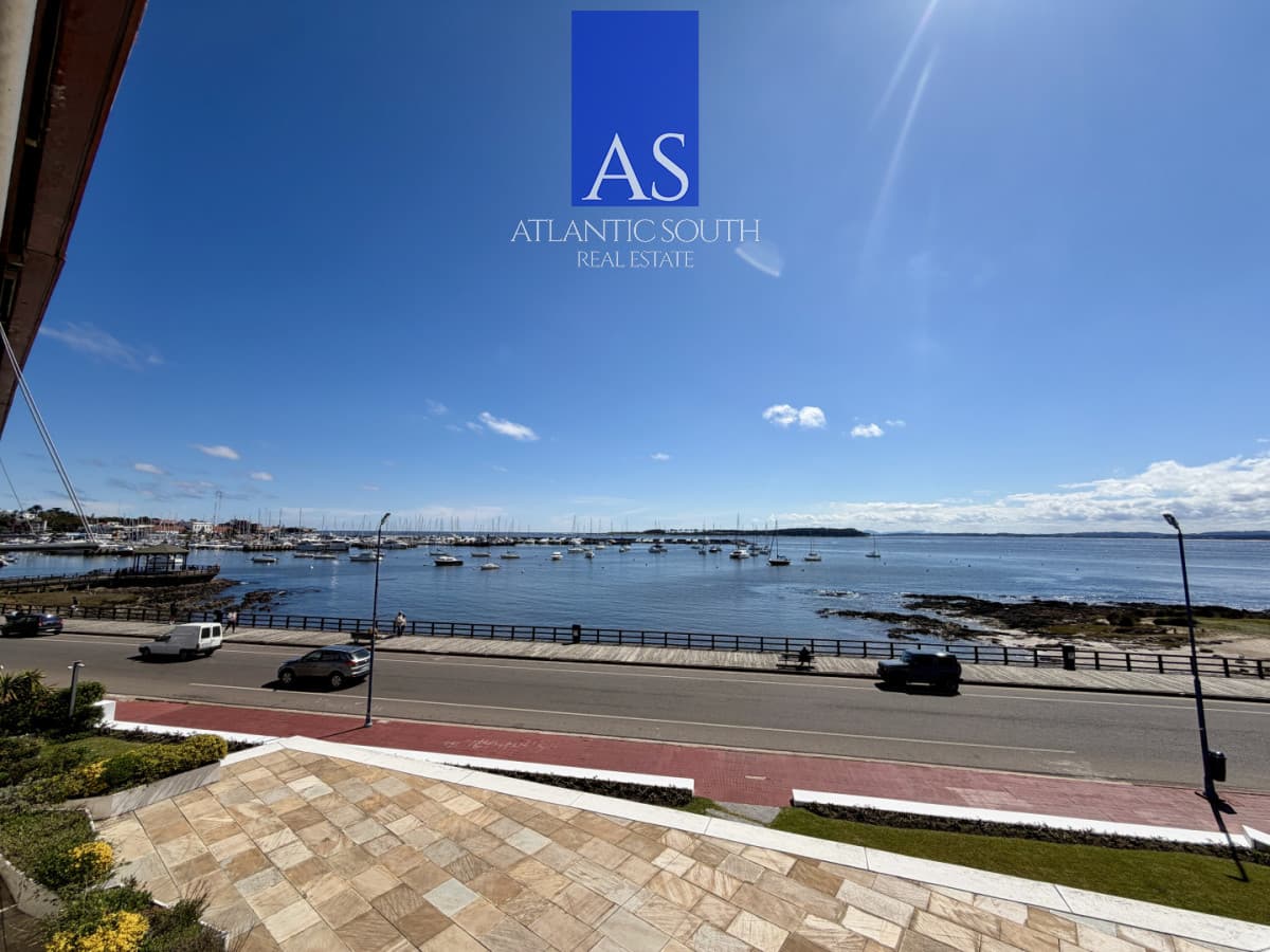 Planta de categroría en Península vista al mar 3 dormitorios Punta del Este
