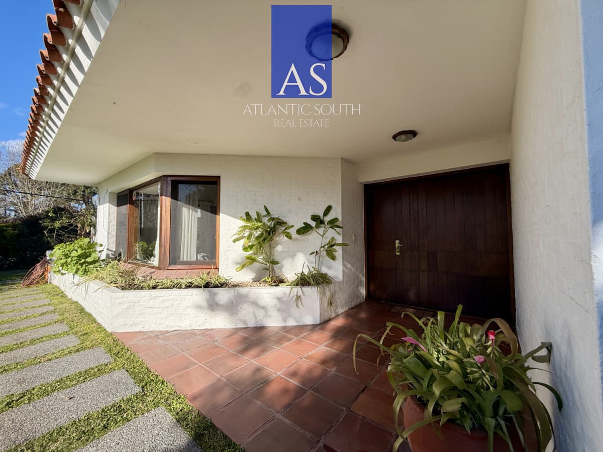 Casa de 3 dormitorios en venta construcción tradicional Punta del Este