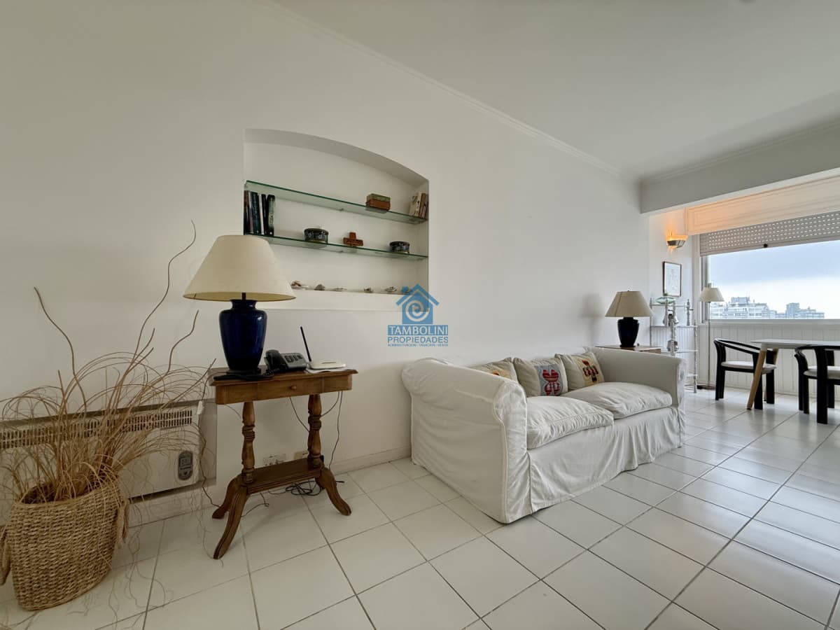 Apartamento ID.1360 - Apartamento en venta en Vanguardia Piso 12  hacia Playa Brava