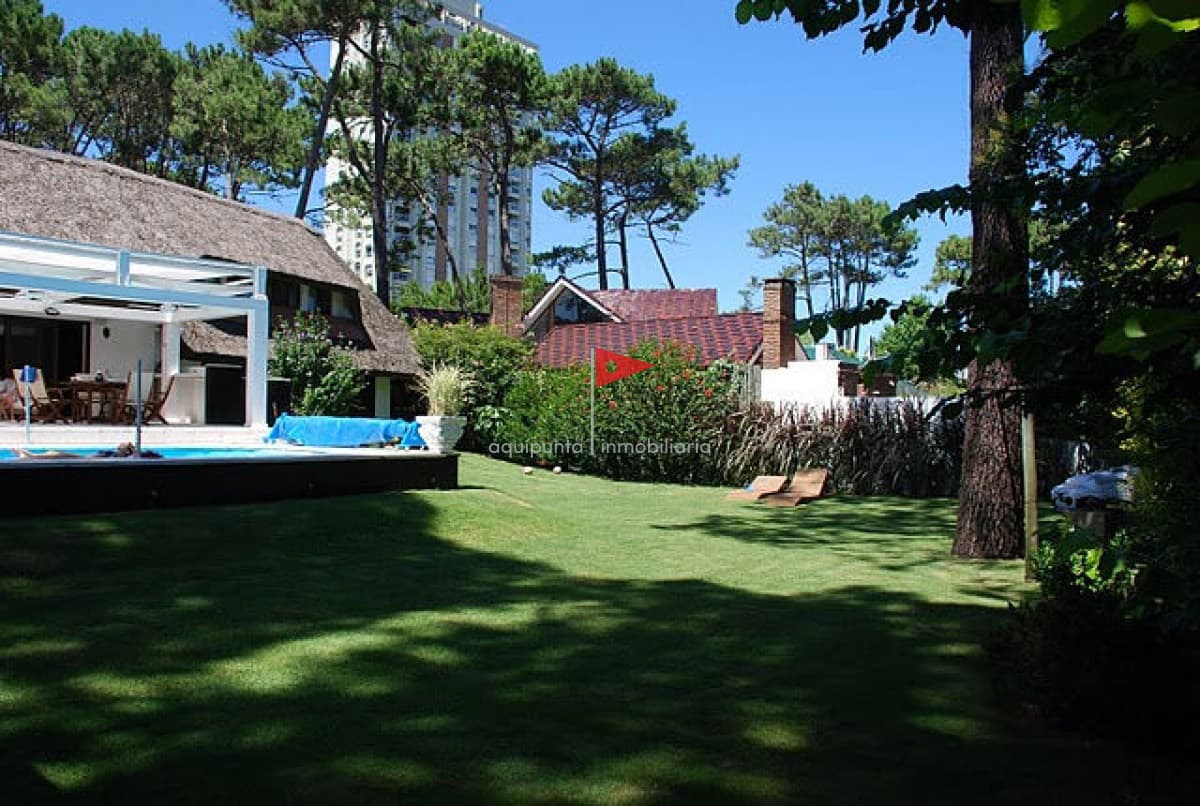 Casa ID.226 - Venta Casa en Lugano, 5 dormitorios *
