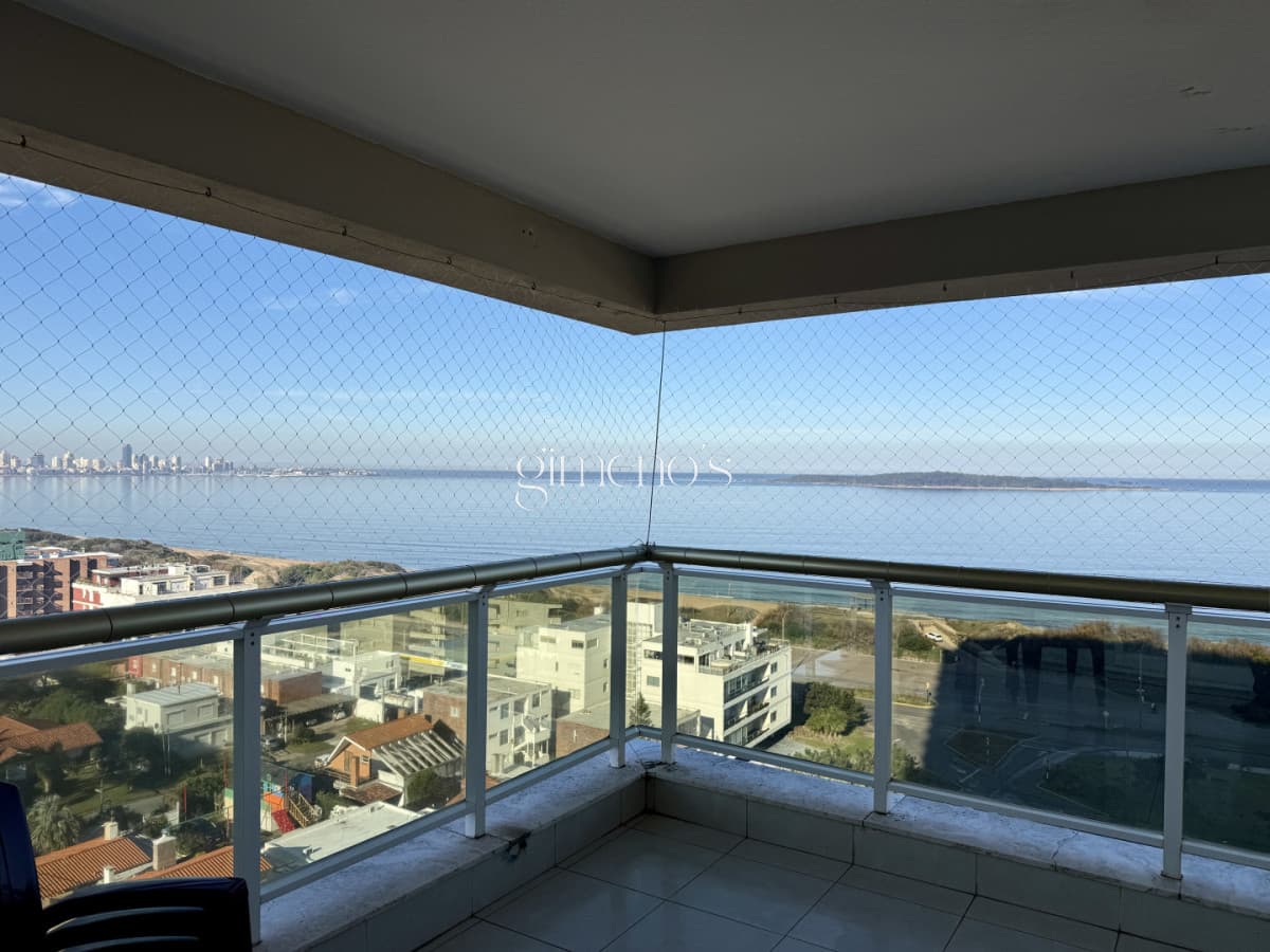 Apartamento en Venta en Le Jardin - Primera Linea de Playa Mansa - Punta del Este