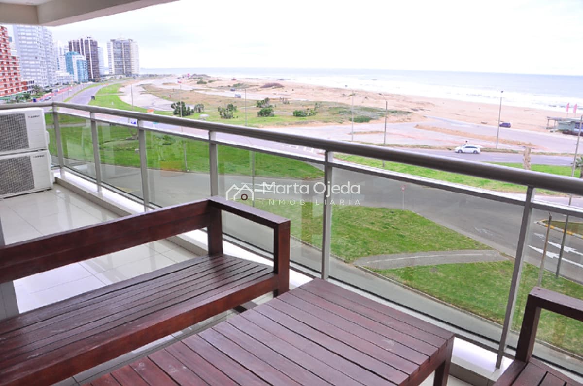 Apartamento ID.36180 - PRECIO ACTUALIZADO .Magnífica torre con todos los servicios , muy bien ubicada frente a Brava y a pasos de la Península