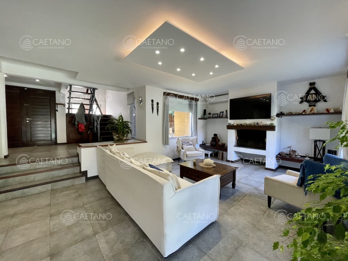 Venta casa 4 dormitorios Pinares Punta del Este
