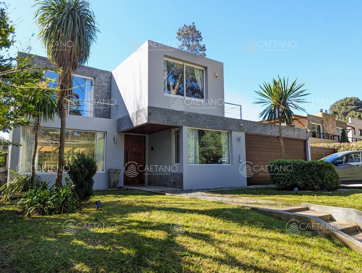Venta y alquiler espectacular casa en Parque Burnett, Maldonado