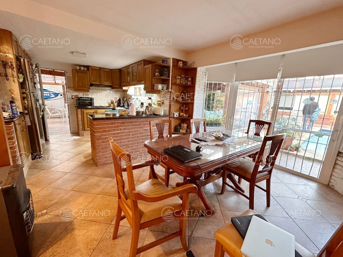 Venta casa 4 dormitorios. Playa mansa, Punta del Este.