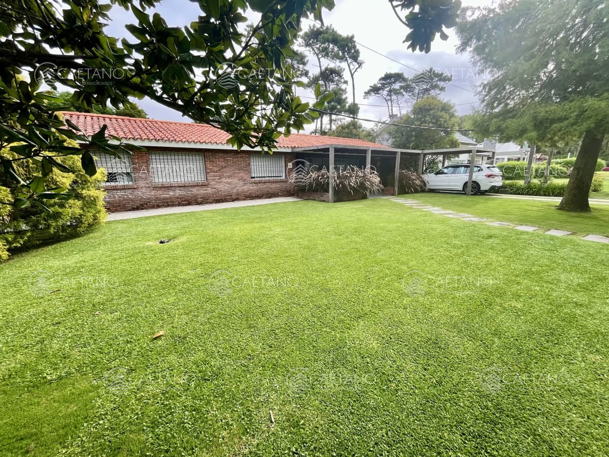 Venta casa 3 dormitorios. Pinares, playa mansa Punta del Este